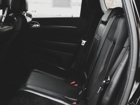 Used 2018 Jeep Grand Cherokee Altitude image 23