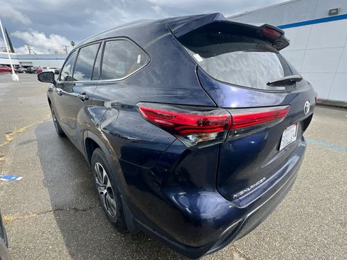 Used 2022 Toyota Highlander XLE image 6