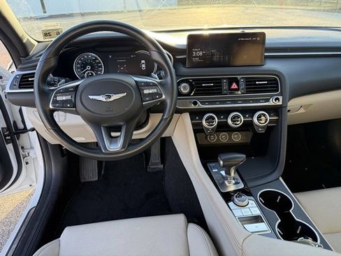 Used 2023 Genesis G70 2.0T image 13