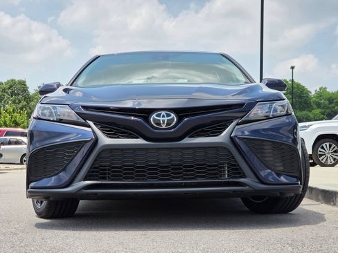 Used 2021 Toyota Camry SE w/ Cold Weather Package FWD image 5