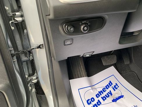 Used 2024 GMC Terrain SLE w/ Driver Convenience Package image 24