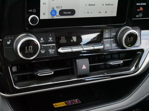 Certified 2025 Toyota Highlander XLE AWD/4WD image 23
