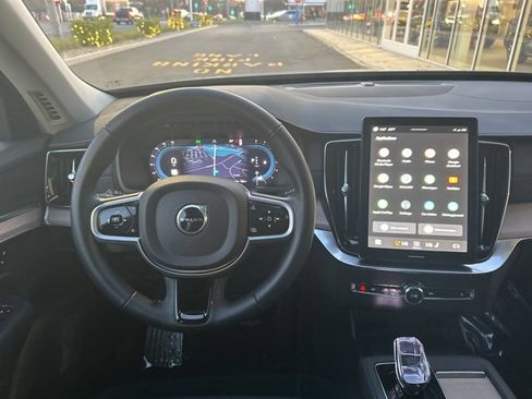 Certified 2025 Volvo XC90 B6 Plus image 18