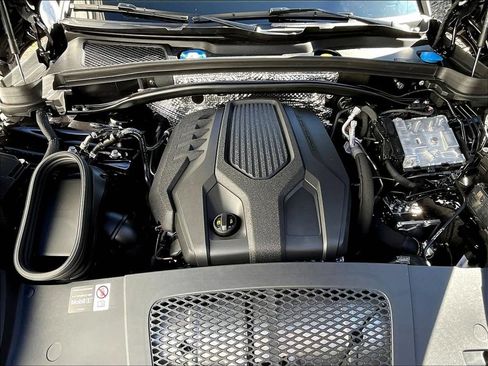 Certified 2026 Porsche Macan AWD/4WD image 12