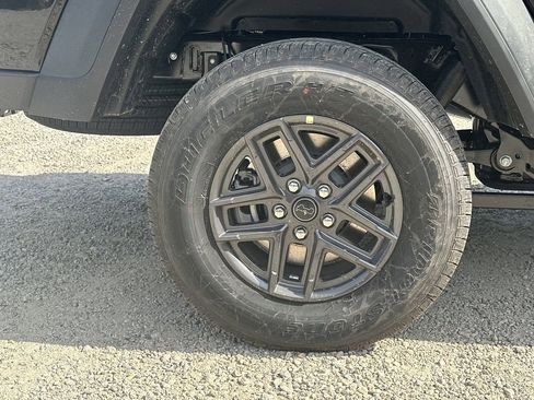 New 2026 Jeep Gladiator Sport AWD/4WD image 17