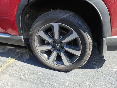 Used 2025 Honda Pilot Touring image 9