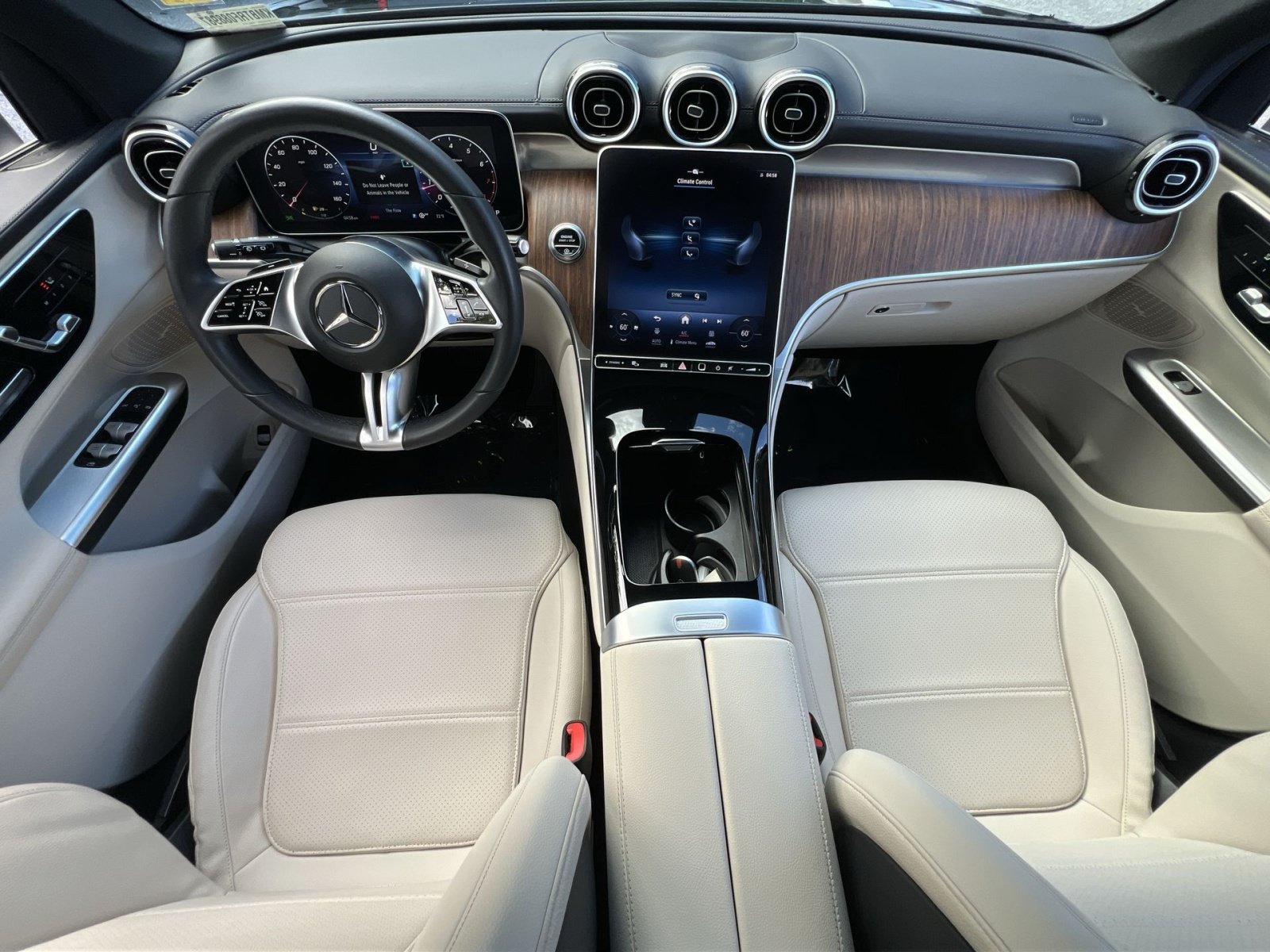Used 2024 Mercedes-Benz GLC 300 4MATIC image 13