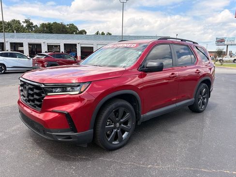 Used 2025 Honda Pilot Sport image 3
