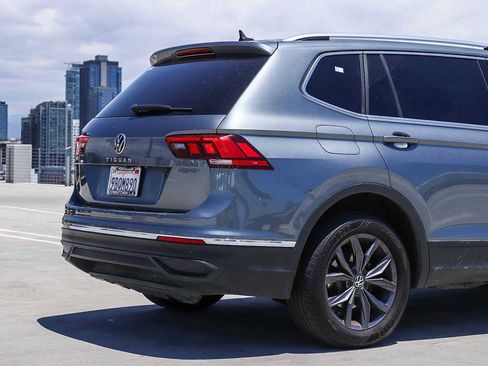 Used 2022 Volkswagen Tiguan SE FWD image 9