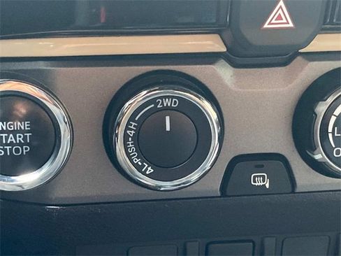 Used 2018 Toyota Tacoma TRD Sport image 28