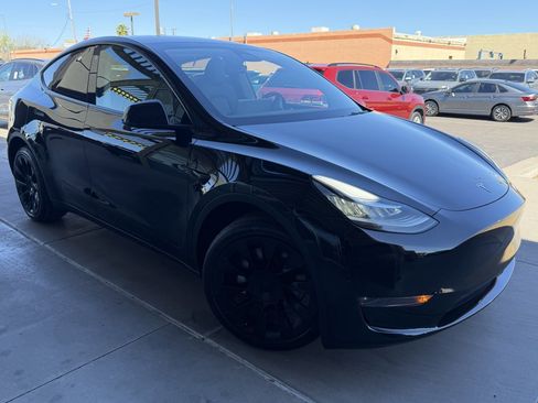 Used 2023 Tesla Model Y Long Range image 6