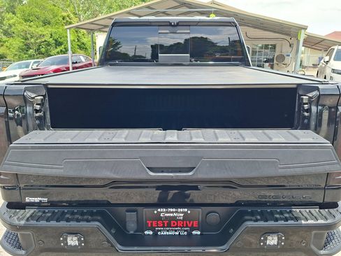 Used 2021 GMC Sierra 2500 Denali w/ Denali Black Diamond Edition AWD/4WD image 8