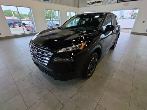 Used 2024 Nissan Rogue SV AWD/4WD image 1