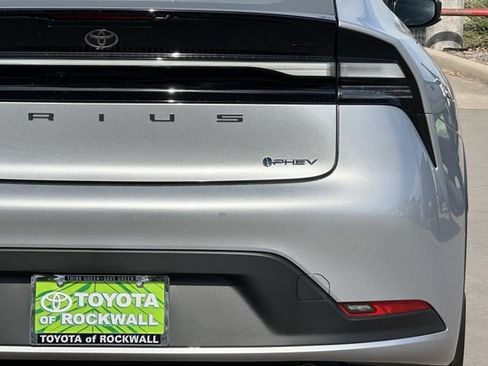 New 2026 Toyota Prius Plug-In Hybrid FWD image 6
