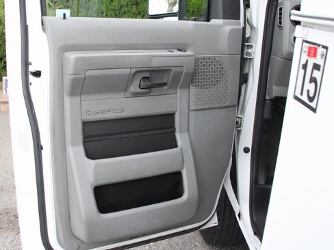 Used 2014 Ford E-350 and Econoline 350 Super Duty w/ Power Windows & Locks Group image 15