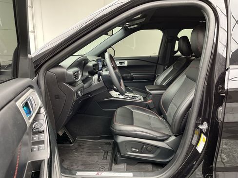 Certified 2024 Ford Explorer ST-Line w/ Class IV Trailer Tow Package AWD/4WD image 3