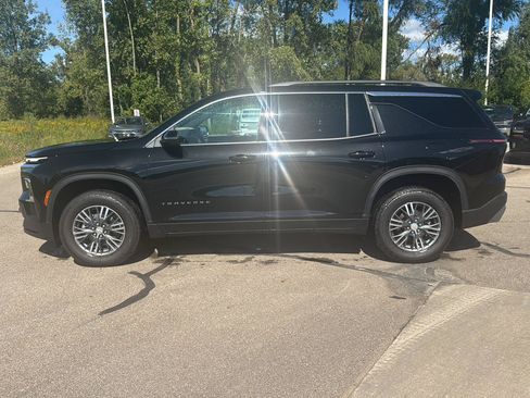 Used 2026 Chevrolet Traverse LT AWD/4WD image 2