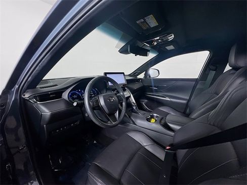Used 2023 Toyota Venza Limited image 18
