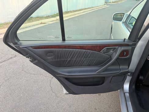 Used 2000 Mercedes-Benz E 430 Sedan image 16