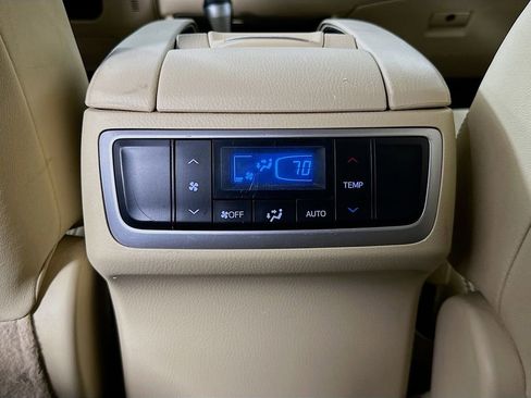 Used 2017 Toyota Highlander Limited image 26