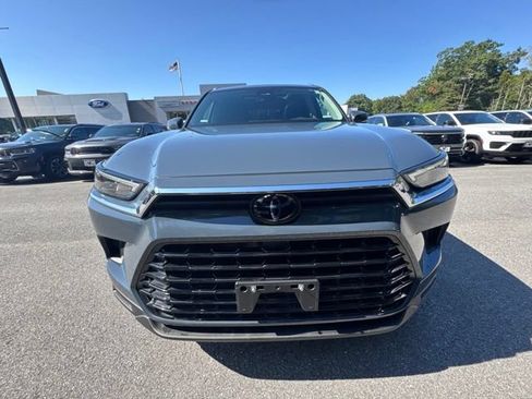 Used 2025 Toyota Grand Highlander AWD image 3