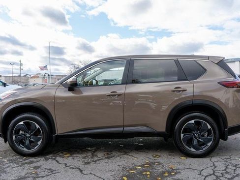 Certified 2025 Nissan Rogue SV image 9