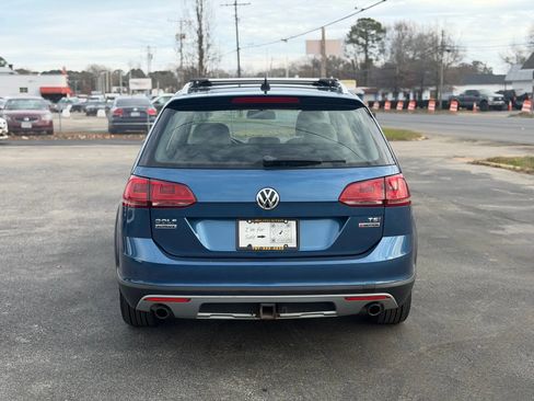 Used 2017 Volkswagen Golf Alltrack S image 4