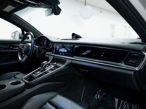 Used 2020 Porsche Panamera 4 image 25