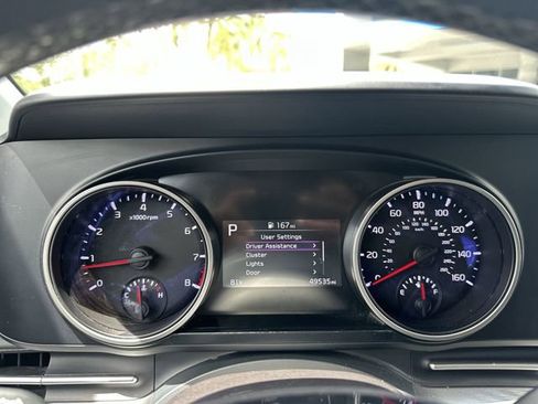 Used 2024 Kia Carnival LX FWD image 26