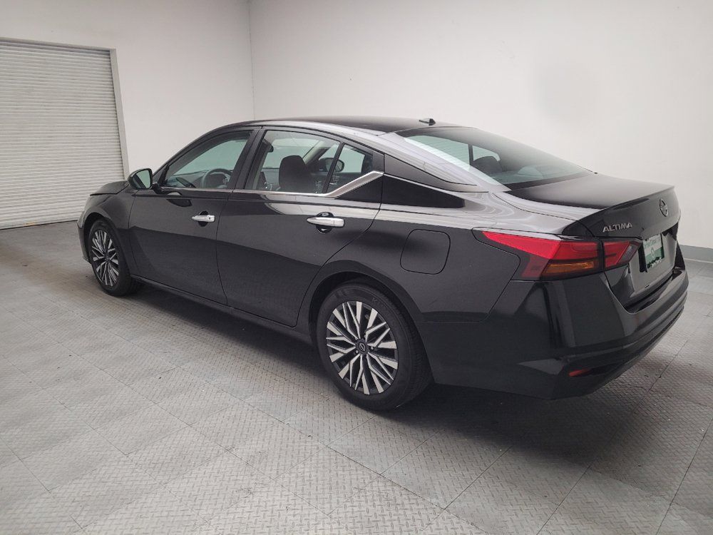 Used 2025 Nissan Altima 2.5 SV FWD image 3