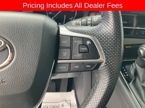Used 2023 Toyota Sienna Limited FWD image 9