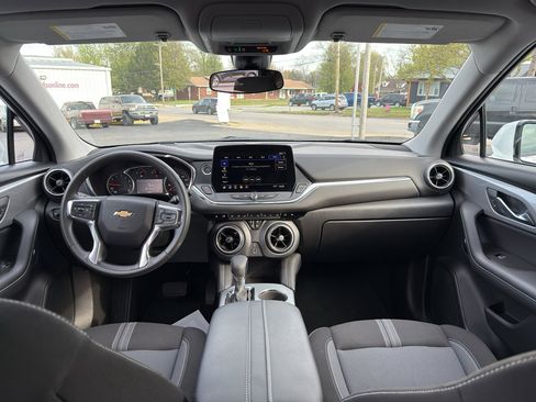 Used 2025 Chevrolet Blazer LT AWD/4WD image 32