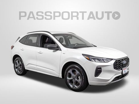 Used 2023 Ford Escape ST-Line w/ Tech Pack #1 AWD/4WD image 9