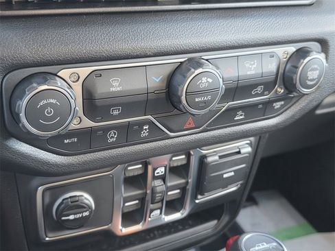 New 2026 Jeep Gladiator Sport image 18