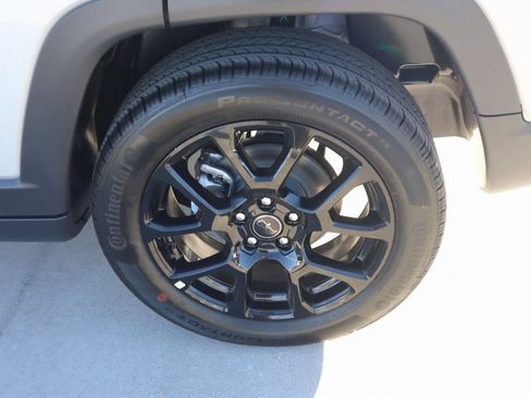 New 2026 Jeep Compass Latitude image 18