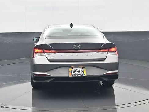 Used 2022 Hyundai Elantra SEL w/ Convenience Package FWD image 6
