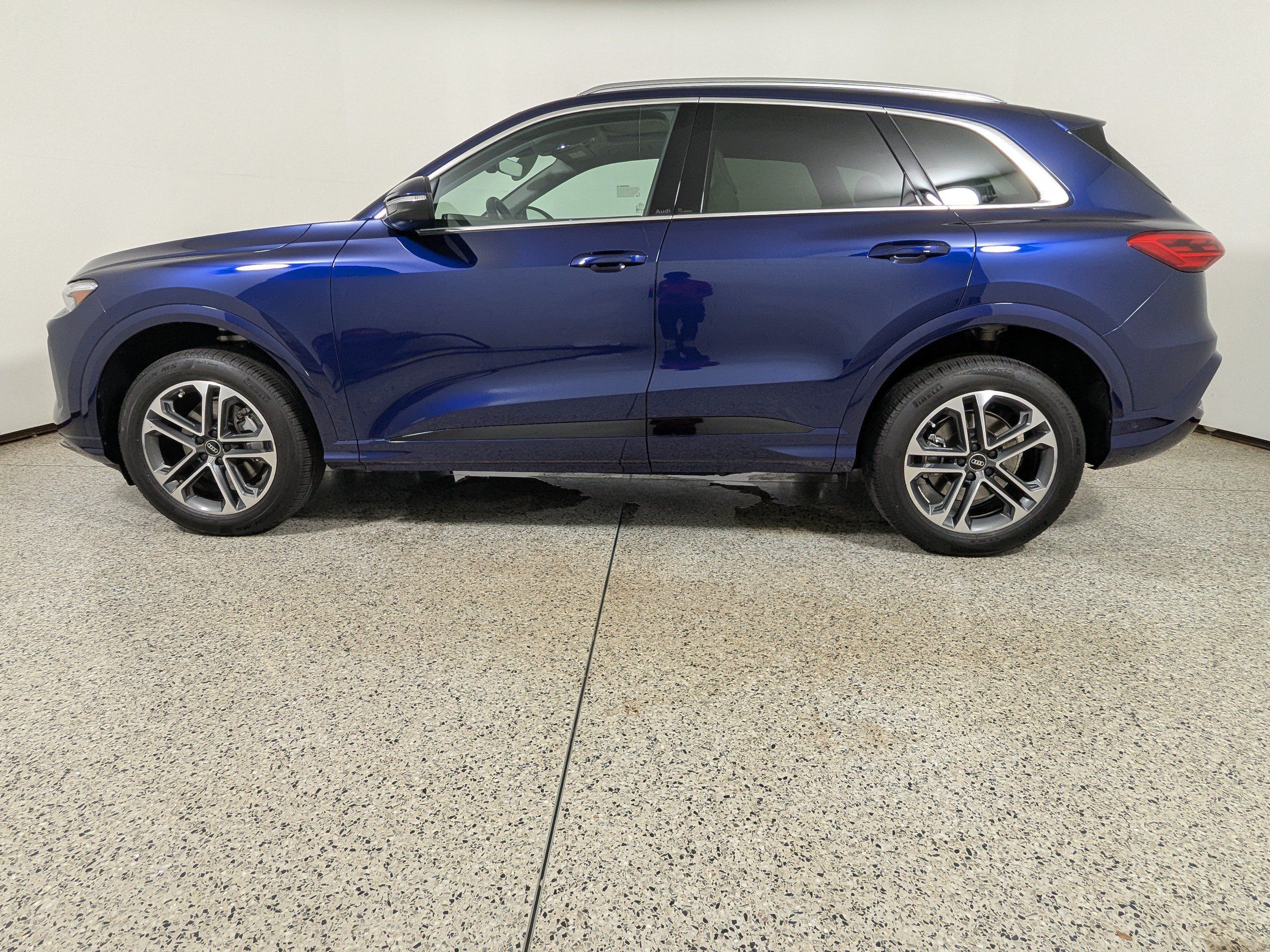 Certified 2025 Audi Q5 Premium w/ Premium Plus AWD/4WD image 4