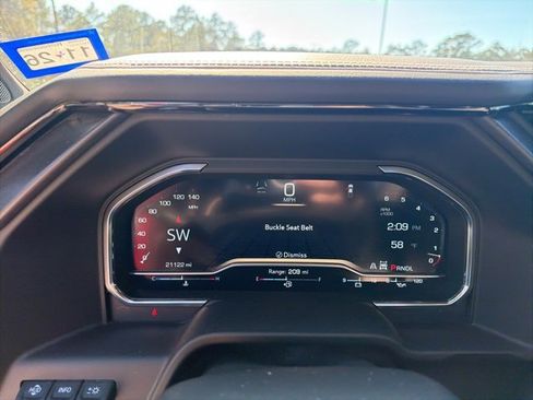 Used 2025 GMC Sierra 2500 AT4X image 3