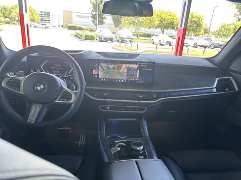 Used 2026 BMW X7 xDrive40i w/ M Sport Package AWD/4WD image 28