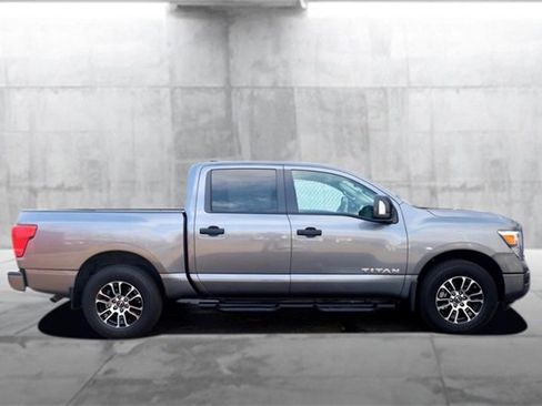 Certified 2024 Nissan Titan SV w/ SV Convenience Package image 5