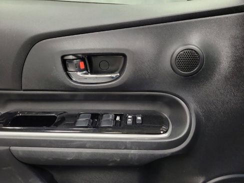 Used 2016 Toyota Prius C Two image 17