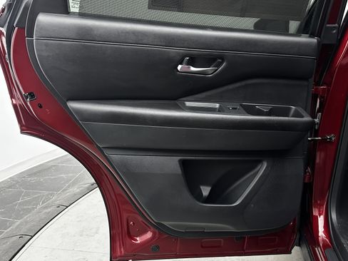 Used 2022 Nissan Pathfinder SL image 32