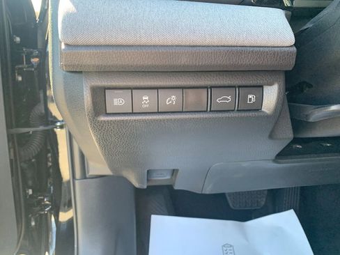 Used 2025 Toyota Camry LE w/ Convenience Package image 31