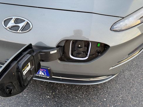 Used 2023 Hyundai Kona SE image 10