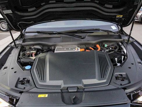 Used 2022 Audi e-tron Premium w/ Convenience Plus Package image 27