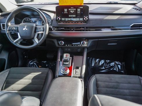 Used 2024 Mitsubishi Outlander SE image 14