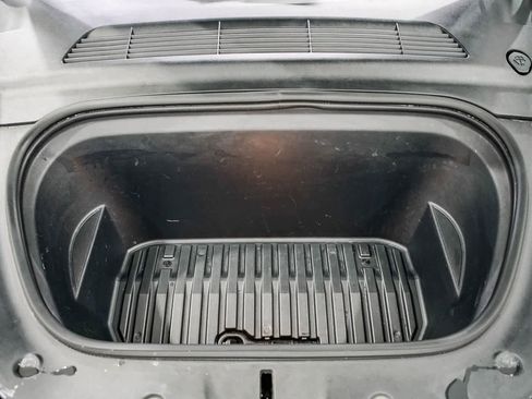 Used 2023 Tesla Model Y Long Range AWD/4WD image 27