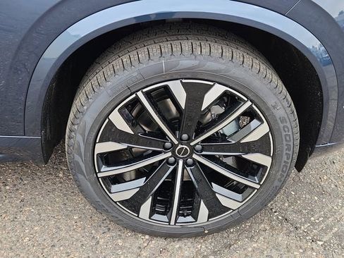 New 2025 Volvo XC90 B6 Plus w/ Protection Package Premier image 15
