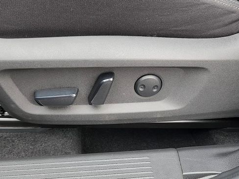 Used 2025 Nissan Rogue SV AWD/4WD image 9