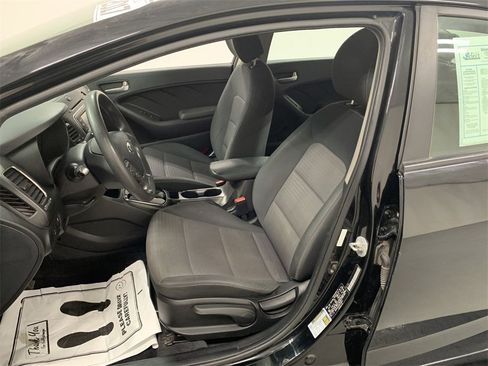 Used 2017 Kia Forte LX w/ LX Popular Package image 9